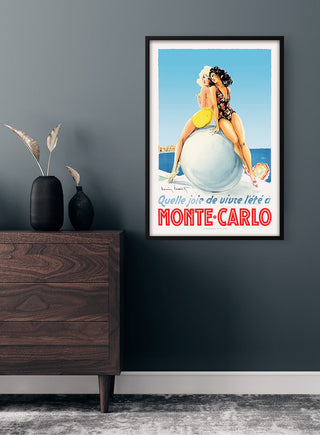 Framed Monte Carlo Vintage Plakat featuring a retro illustration of a woman on the beach above a dresser.