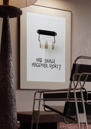 Vad skulle Macgyver gjort? by Grafik bageri framed in a dim room beside a tubular steel chair