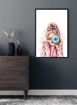 Fashion Elegance Plakat featuring a stylish woman in pink holding a blue ornament, displayed in a modern room.